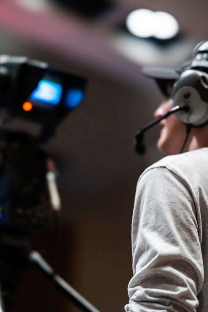 Productora de Eventos Medellin Professional cameraman capturing live events using a broadcast camera and headset.